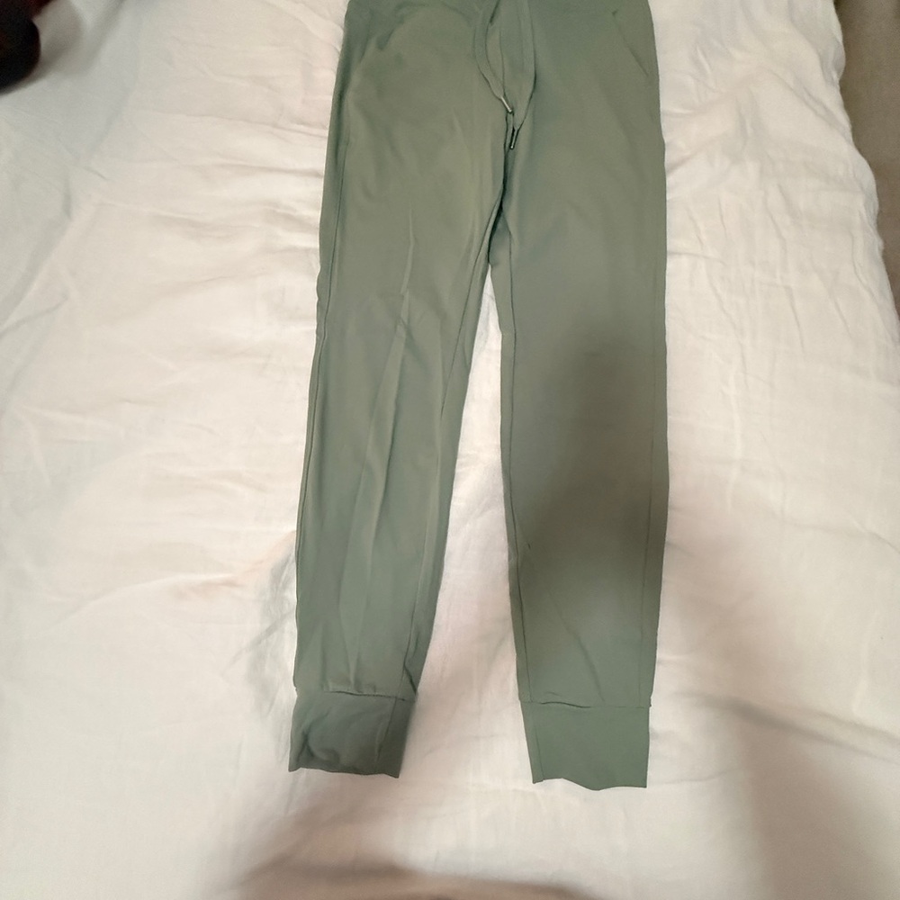 Halara Lightweight Jogger Pants - Sage Green